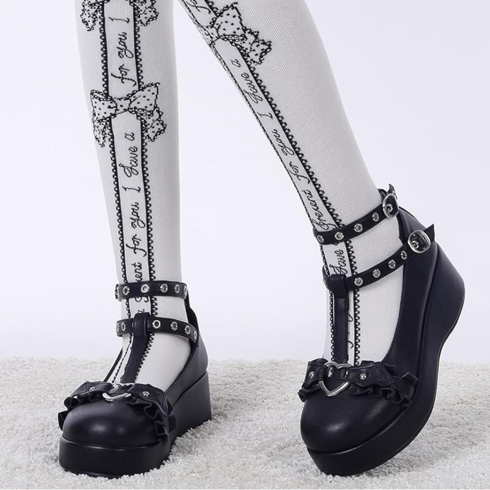 Mary Jane Black Women's Platform‎ Shoes Size 5.5 Gothic Heart Accent